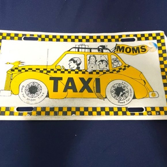 VTG 1980 Mom's Aluminum Taxi License Fashion Novelty Car Tag Plate 6"x12" - Picture 2 of 8